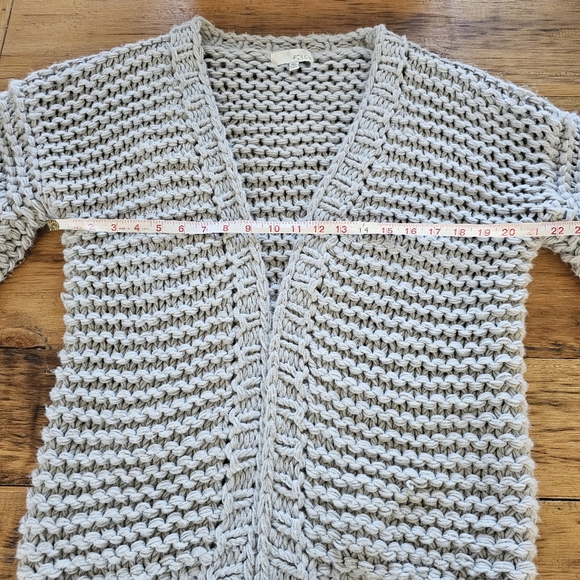 VICI Gorgeous Gray Thick Knit Cardigan Sweater Size M/L - Picture 12 of 13